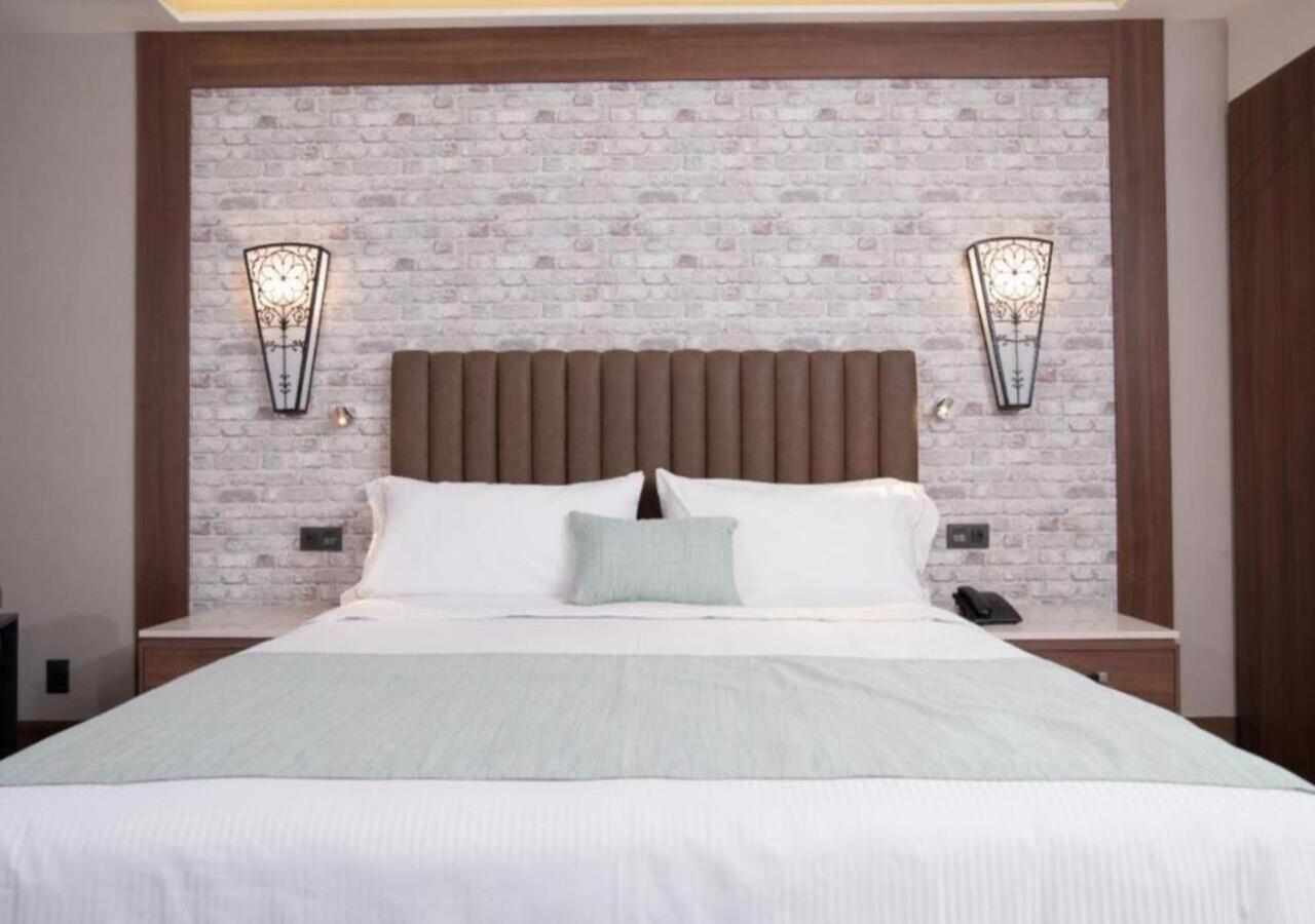 Hotel Ronda Minerva غوادالاجارا المظهر الخارجي الصورة